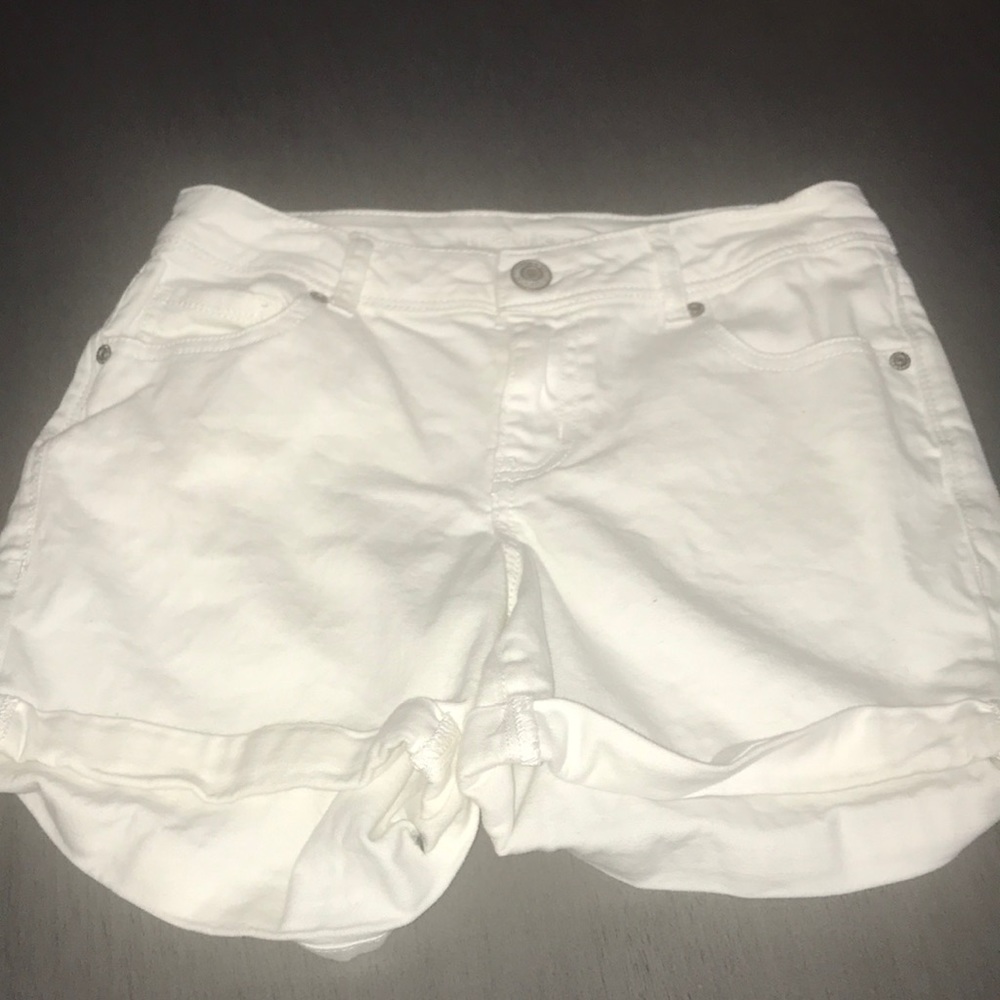 Cuffed white shorts